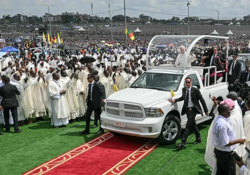 Leon XIV w Afryce. Papieską podróż zdominował spór z Trumpem