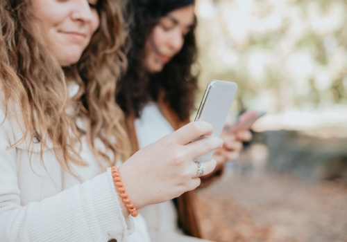 “Sześć stopni” przestaje być anegdotą. Nowe badanie tłumaczy, skąd się bierze