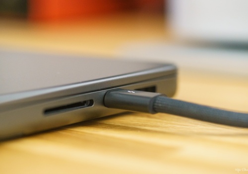 Nowe MacBooki Pro i Mac Studio opóźnione przez braki pamięci