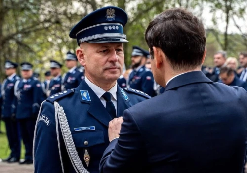 Nadkom. Sebastian Ciołczyk z jaworznickiej policji odznaczony medalem Pro Patria