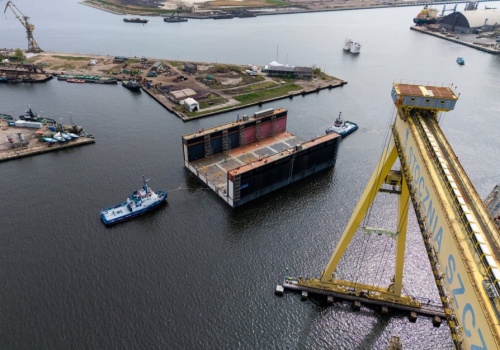 W Szczecinie wodują dok pływający. Skomplikowana operacja