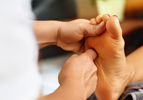 Czy refleksologia działa? Co mówi nauka i jakie daje efekty