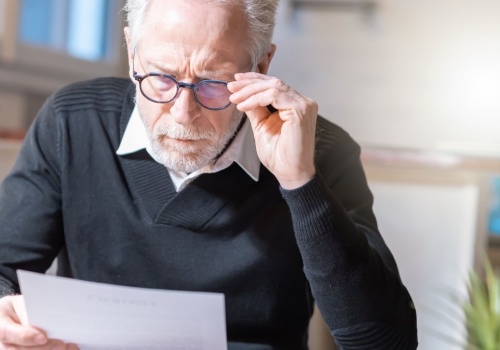 Seniorzy podpisują umowy i oddają mieszkania. Padł historyczny rekord