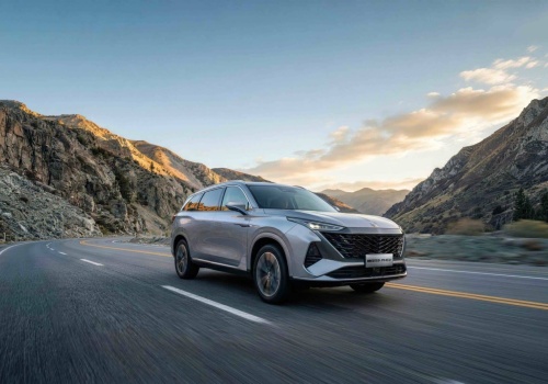 Siedmioosobowe MG S9 debiutuje w Polsce