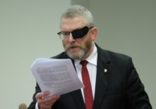 Jest wniosek do PE o zgodę na zatrzymanie Grzegorza Brauna