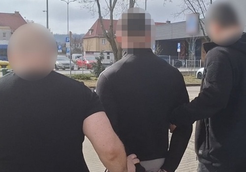 Piwnica pełna narkotyków. 36-latek skonstruował „Narnię” do ukrywania zakazanych substancji