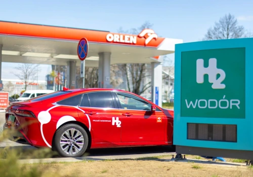 ORLEN ze stacją wodorową w Płocku. 700 bar do dyspozycji „osobówek”, ale nie tylko