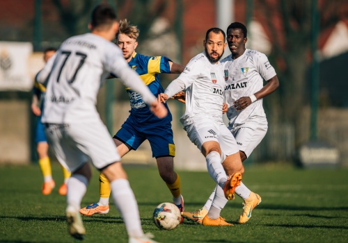 Żółto-czerwona druga połowa w Strzegomiu