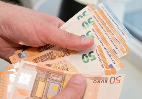 Premia dla pracowników wolna od podatku. Kto ją dostanie?