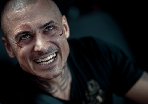 Koniec grzecznego wizerunku? Damięcki wszedł w mrok i nie zamierza wracać