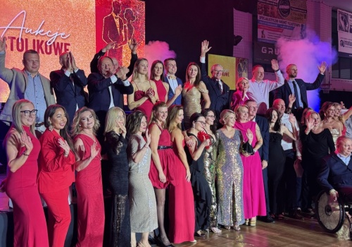 Pomaganie, które ma styl. Ponad 105 tysięcy złotych dla osób z niepełnosprawnością