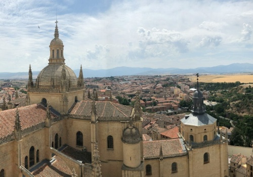 Hiszpania: episkopat zaniepokojony nieuprawioną ingerencją ideologiczną państwa