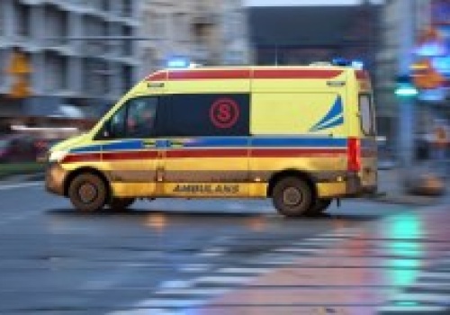 Dziecko wypadło z okna mieszkania na piątym piętrze