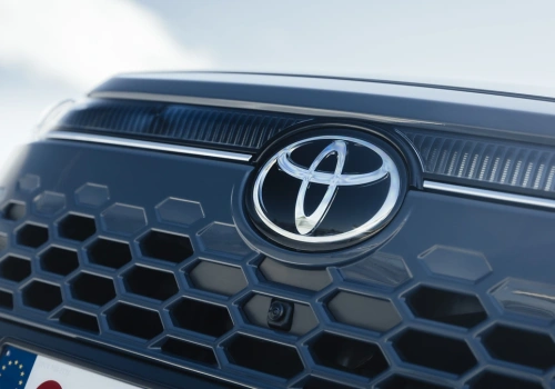 Nowa Toyota Corolla Cross się zbroi. Czuć hitem na kilometr