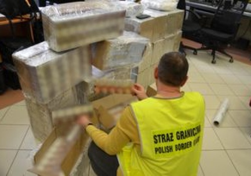 Przemycali papierosy dronami. Zatrzymano dwóch Białorusinów i Polaka