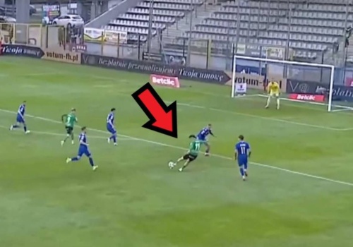 Potężne uderzenie i piękny gol. Efektowna bramka w polskiej lidze