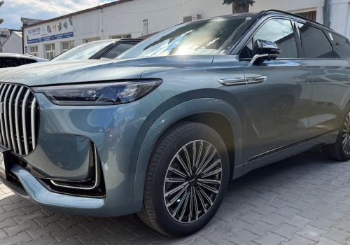 Polacy zamawiają go w ciemno, choć znają tylko orientacyjną cenę. Na żywo Jaecoo 8 jest jeszcze masywniejszy niż na zdjęciach