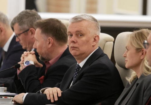 Siemoniak zarzuca manipulację prezesowi PKOI. 