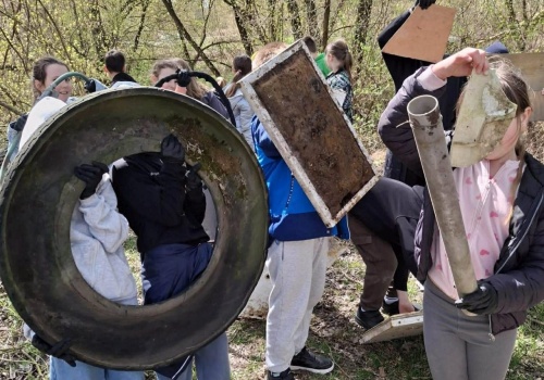 Kolejna edycja akcji sprzątania Mętowa. Wspólna troska o środowisko i lokalną przyrodę