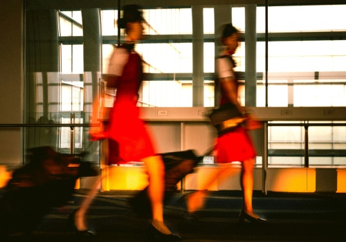 Genialny trik stewardess. Tak spakujesz się w jedną walizkę