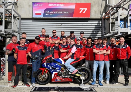 Polski zespół na mecie wyścigu w Le Mans. 