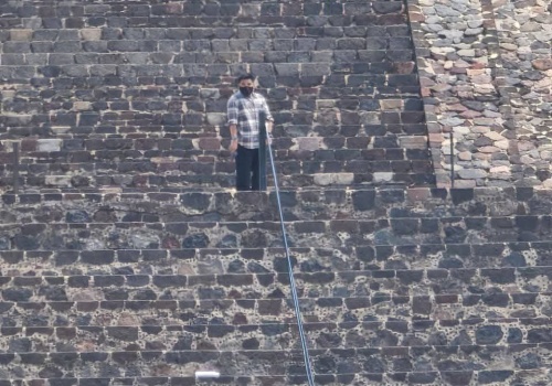 Przełom: Mężczyzna otworzył ogień do grupy turystów w Teotihuacán w Meksyku, pozostawiając dwie osoby martwe