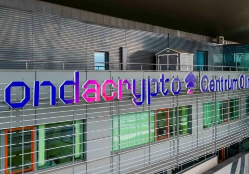 Afera zondacrypto: polskie kluby zrywają umowy, włoskie milczą, PKOl zabrał głos