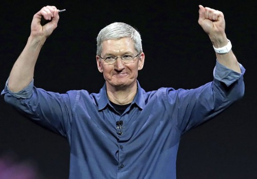 Tim Cook ustępuje z funkcji dyrektora generalnego Apple. Zastąpi go John Ternus