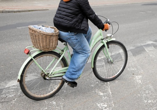 Czy można przejechać rowerem przez pasy? Odpowiedź zaskakuje