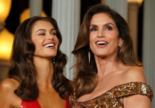 Fryzura z lat 90. znów jest hitem. Zrobisz ją w kilka chwil