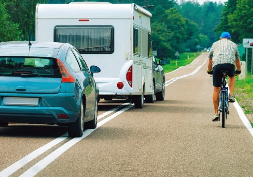 Wyprzedzanie rowerzysty na podwójnej ciągłej. Ten szczegół decyduje
