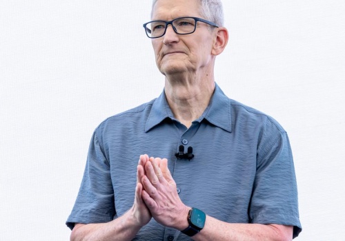Koniec pewnej epoki w Apple. Tim Cook odchodzi ze stanowiska CEO. Stery giganta przejmie John Ternus