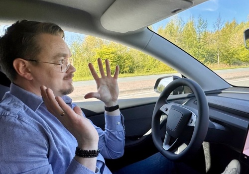 Spróbowałem Tesli, która jeździ sama. Nie chcę wracać do kierownicy