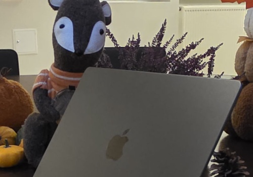 Fatalne wieści. Na MacBooki Pro z OLED poczekamy dłużej: jak bardzo?