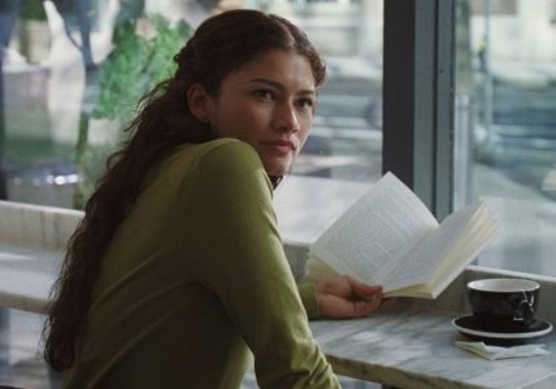 Zendaya w butach, które królowały w Polsce w latach 90. Te z sieciówek to ideał na lato 2026