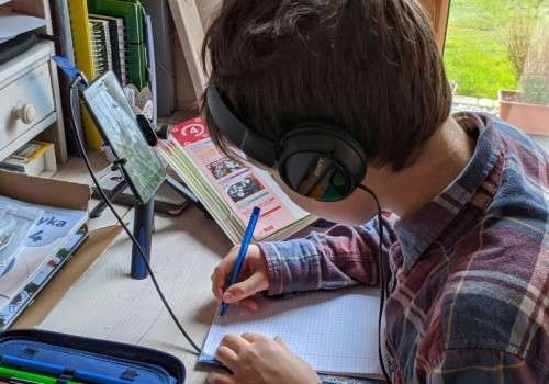 Rodzice ósmoklasistów mają dylemat przed majówką. Nie wiedzą, czy pozwolić dziecku na relaks