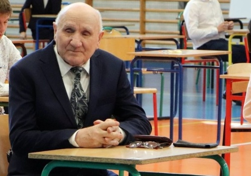 Nie poddaje się mimo wszystko. 87-letni Józef Peruga po raz trzeci zdaje maturę!