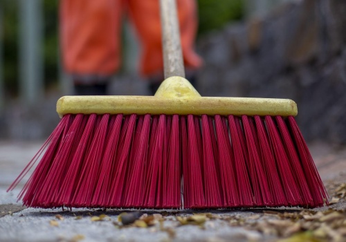 Osadzeni będą sprzątać Zamość. Miasto i zakład karny rozpoczynają stałą współpracę