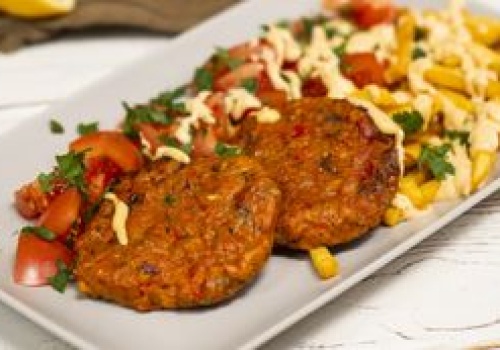 Te drobiowe kotleciki niemal robią się same. Obejdziesz się nawet bez patelni