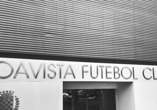 Upadek słynnego klubu. Stadion na Euro wystawiony na sprzedaż