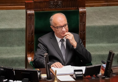 Czarzasty spóźni się na prestiżową uroczystość przez swój lęk. „A taki miał być z niego gieroj”