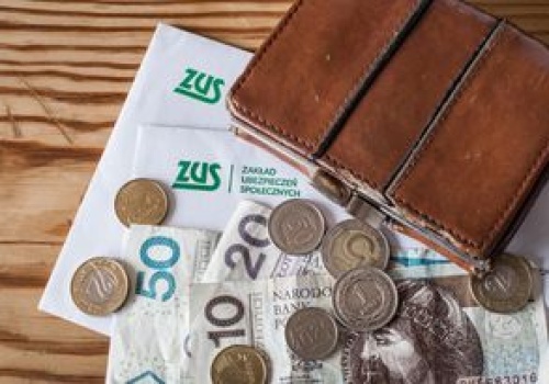 ZUS zmienia terminy wypłat. Te grupy dostaną pieniądze wcześniej