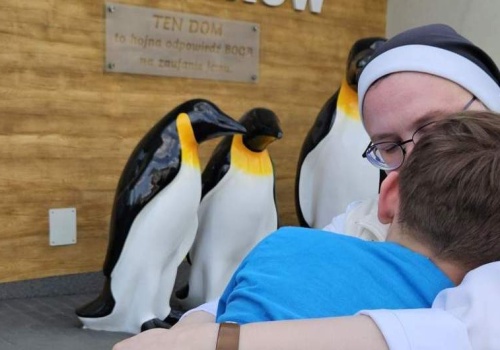 SZOKUJĄCY ALARM „PINGWINKÓW” Z BRONISZEWIC! „DOM CHŁOPAKÓW MA ZNIKNĄĆ?!”