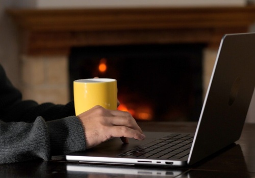 Praca zdalna wraca do łask. Politycy chcą oszczędzać na surowcach