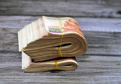 Nawet 1000 funtów rocznie od państwa. Tysiące osób nie sięga po te pieniądze