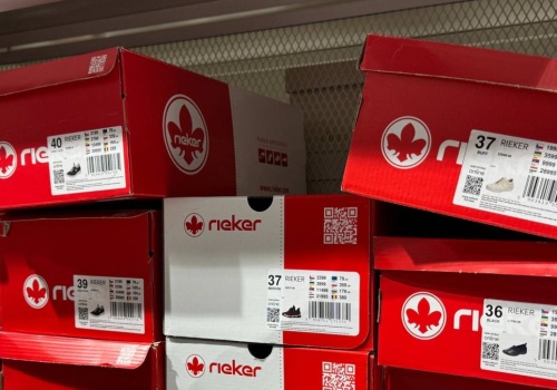 Skórzane mokasyny Rieker za mniej niż 120 zł. Ażurowe i przewiewne tanio też w Lasockim