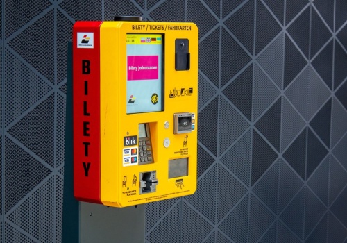 Nowe biletomaty ŁKA na dworcach w Łódzkiem