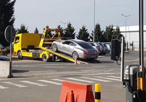 W Małopolsce kupowali auta dla Rosjan. Potem sprytnie wywozili je przez granicę UE