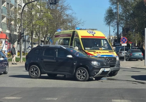 Zderzenie karetki z samochodem osobowym w centrum Siedlec