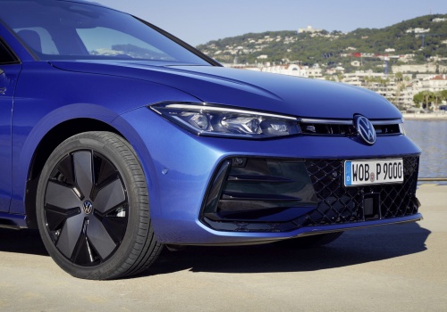 Grupa Volkswagen trzyma gardę. Hybrydy i Škoda ciągną wyniki w trudnym kwartale